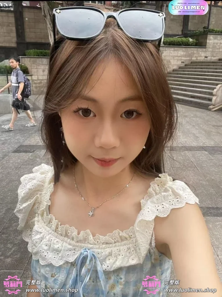 图片[9]-高颜值美眉露脸性爱自拍 被男友疯狂调教深喉 渔网情趣制服-萝莉萌妹
